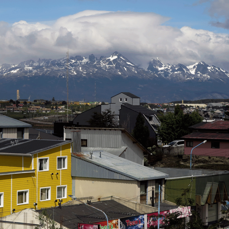¿Cansado del modo automático? Aprendé fotografía desde cero con Juan Vargas. Taller presencial con salidas por el barrio de Flores. ¡Cupos limitados!