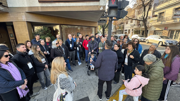 Sumate al nuevo City Tour del Museo Barrio de Flores. Circuito 100% diferente, 20 cuadras de historia. Sábado 13 de junio, 15 hs. Reservá tu entrada anticipada.